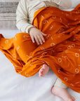 Harakat fitted crib sheet from Nohm store, stylish and cozy Arabic crib sheet, great for baby gifts in Dubai.