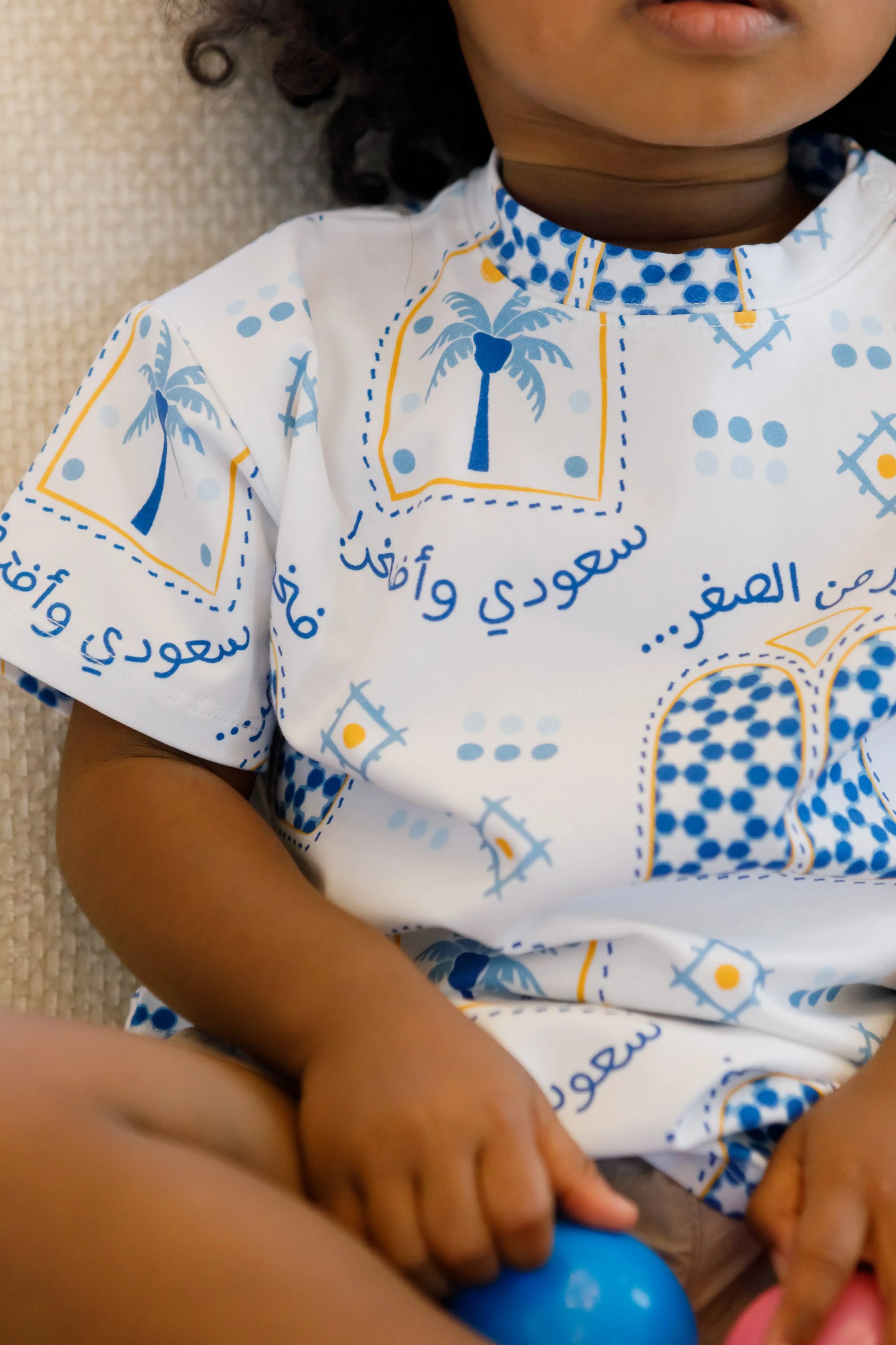 A close-up of our Saudi T-Shirt featuring the iconic palm and “سعودي وأفتخر” print, celebrating pride in every detail.
